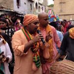 devotees-doing-kirtan-during-rathayatra-in Karanchi-Pakistan